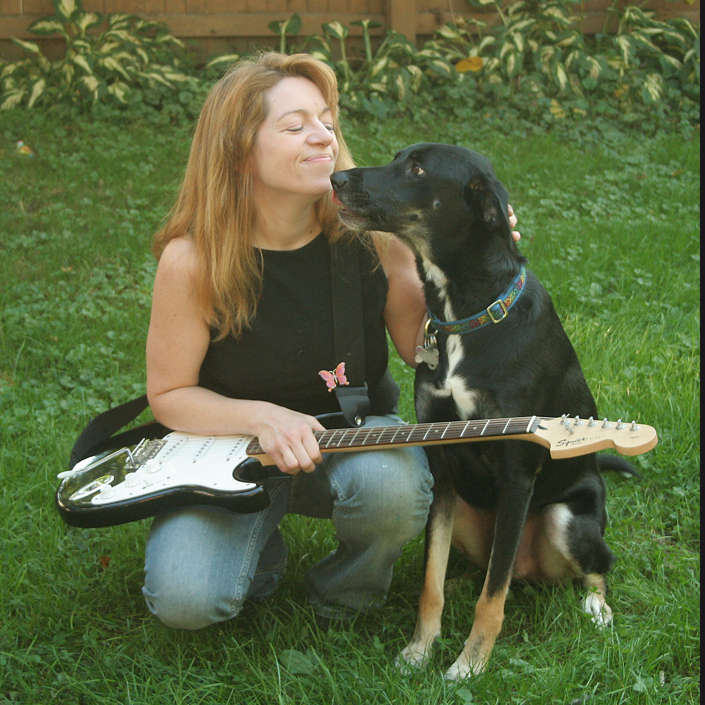 photo: Elizabeth, her dog and her guitar